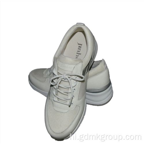 सांस लेने योग्य स्नीकर्स चलाने वाले महिलाओं के सफेद जूते